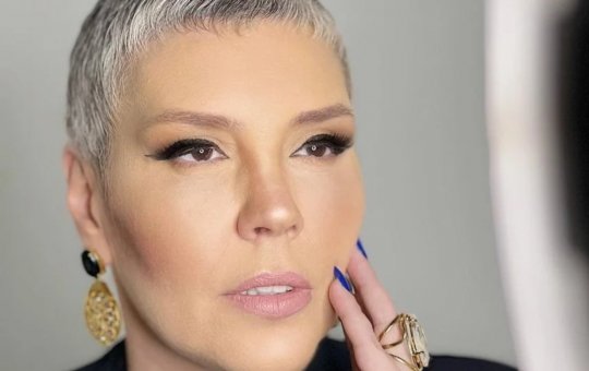 "Um dia de cada vez", afirma Simony após retomar tratamento contra o câncer