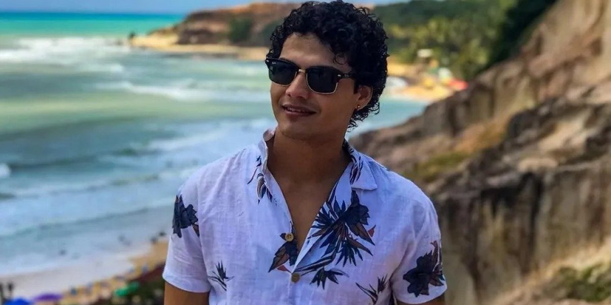 Influenciador digital morre após reação alérgica a camarão