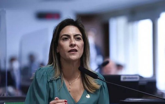 Após crise alérgica, Soraya Thornicke é internada em Brasília