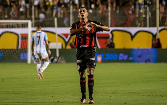 Vitória bate o Londrina no Barradão e segue 100% na Série B