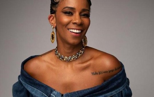 Rita Batista e famosos repudiam caso de racismo em voo da Gol