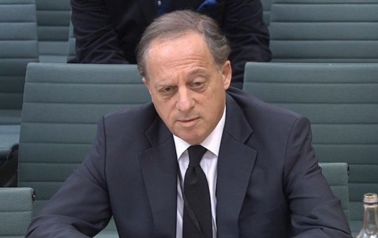 Presidente do conselho da BBC renuncia após denúncia sobre Boris Johnson