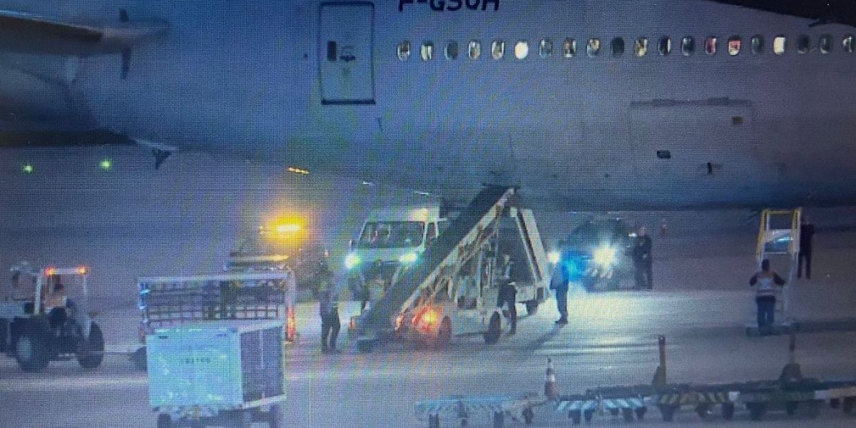 Thiago Brennand chega a SP escoltado pela PF