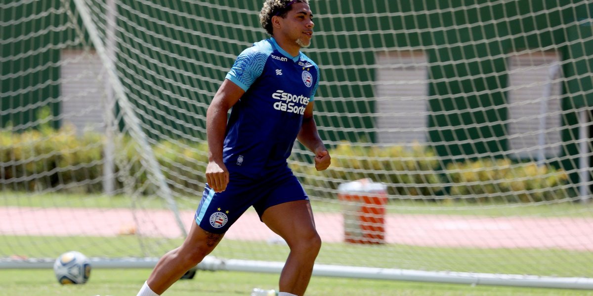 Xodó da torcida tricolor, Jacaré renova contrato com o Bahia