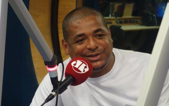 Escola acusa Vampeta de ocultar patrimônio para não pagar mensalidade das filhas