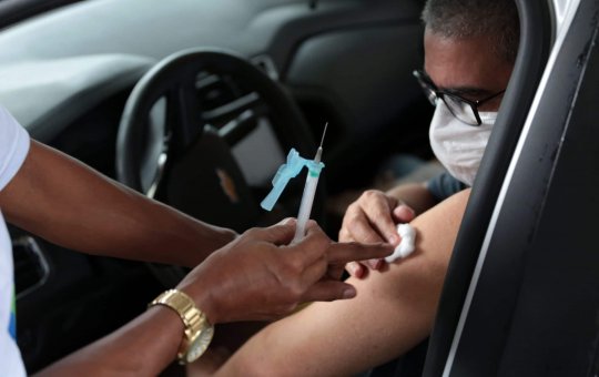 Salvador retoma aplicação de vacina bivalente contra a Covid nesta terça-feira