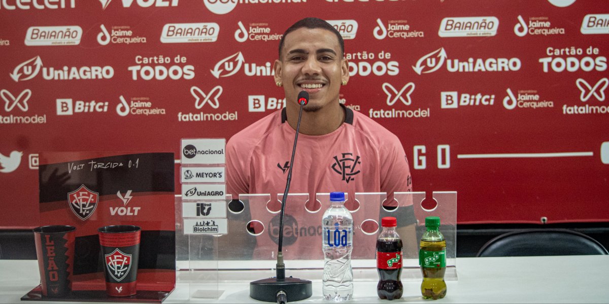 "O Vitória é um clube gigantesco", afirma o atacante Zé Hugo