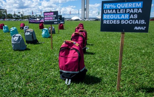 Ato no gramado do Congresso lembra vítimas de ataques em escolas