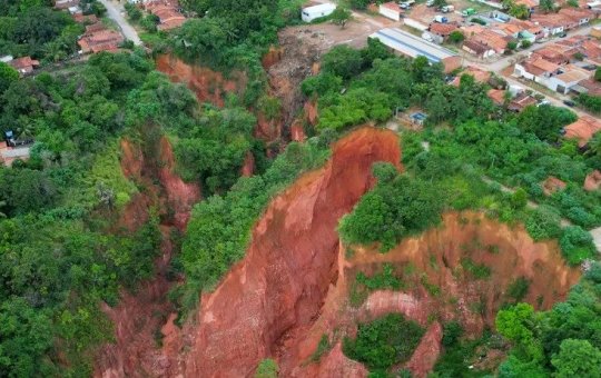 Policial cai em buraco de 80 metros em Buriticupu, no Maranhão