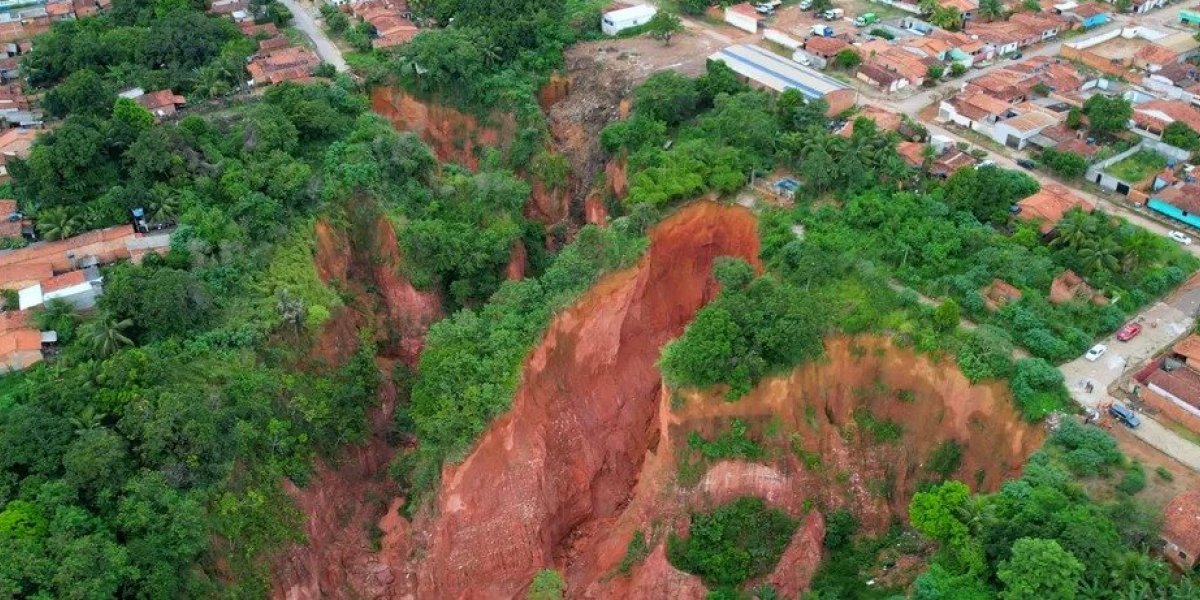 Policial cai em buraco de 80 metros em Buriticupu, no Maranhão