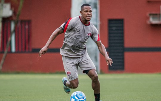 Recuperados de lesão, Giovanni Augusto e Diego Fumaça viram opção para o Vitória