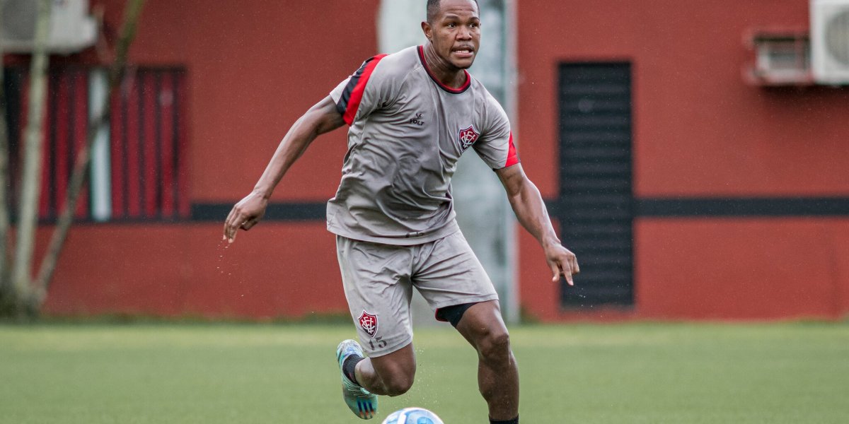 Recuperados de lesão, Giovanni Augusto e Diego Fumaça viram opção para o Vitória
