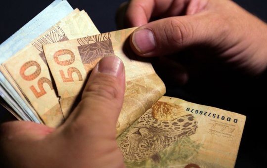 "Muito pouco": Soteropolitanos criticam valor do novo salário mínimo