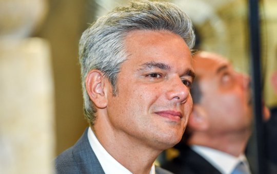 Otaviano Costa é flagrado beijando  mulher: Flávia Alessandra se manifesta