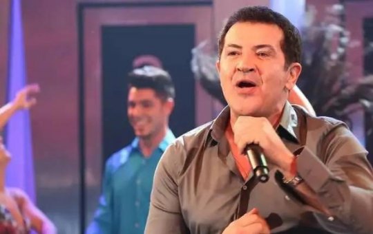 "Preconceito": Beto Barbosa abandona programa ao vivo após matéria; entenda