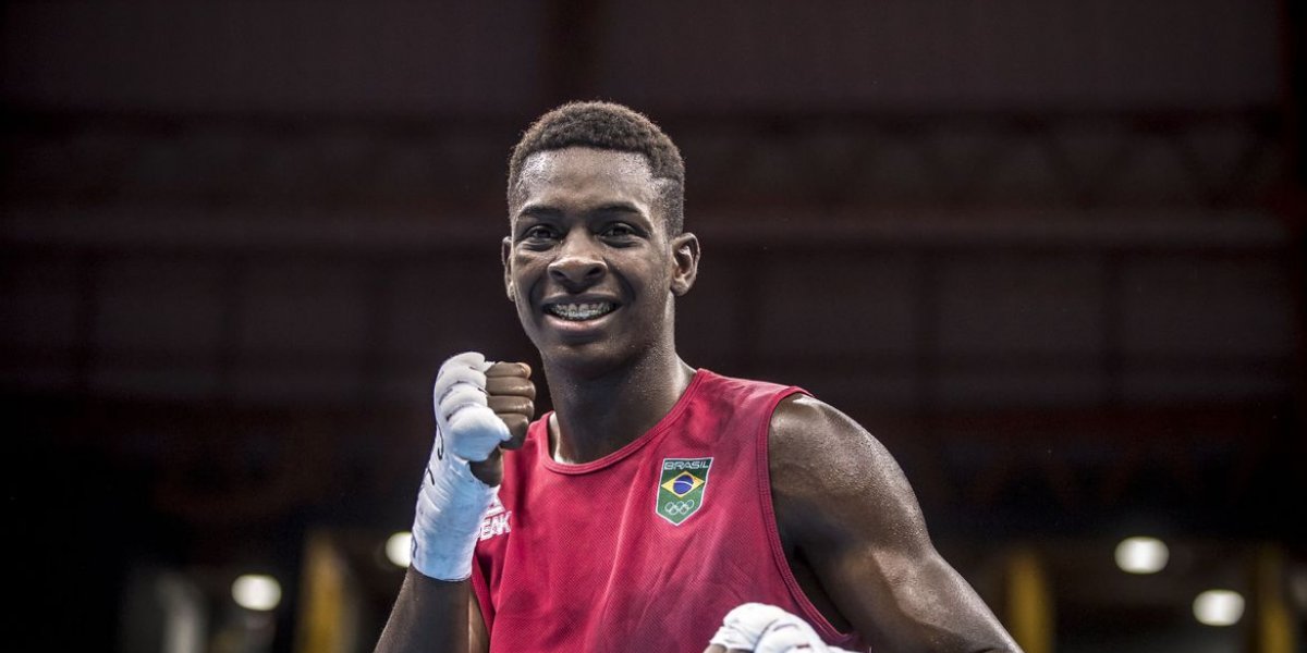 Keno Marley e Luiz Oliveira vencem e vão às oitavas no Mundial de boxe