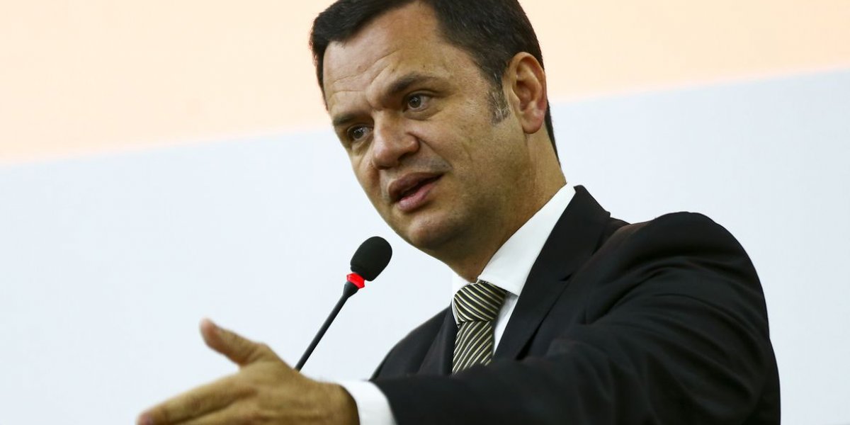 Moraes mantém Torres preso em batalhão da Polícia Militar