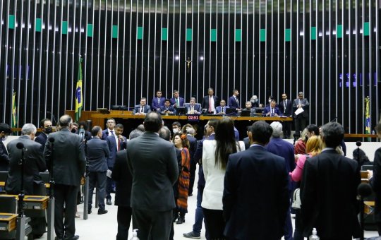 Câmara aprova a igualdade salarial entre homens e mulheres