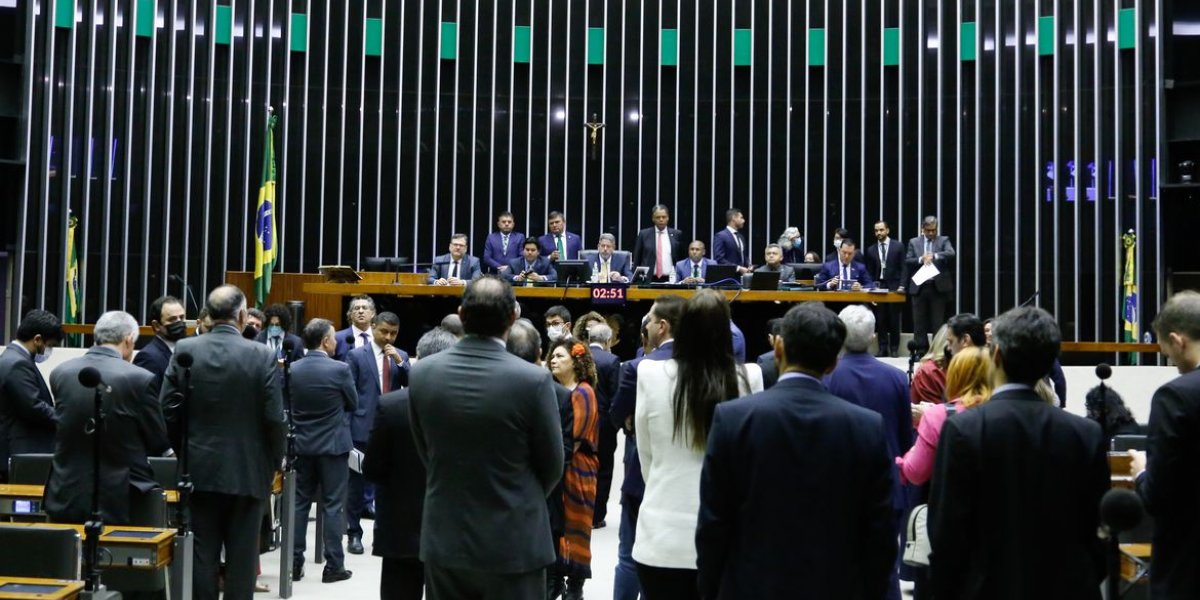 Câmara aprova a igualdade salarial entre homens e mulheres