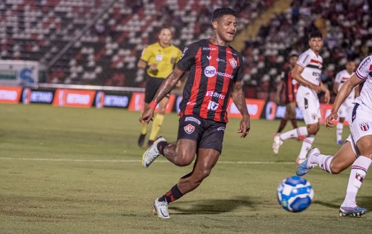 Embalado, Vitória vence a quarta consecutiva e reassume liderança da Série B