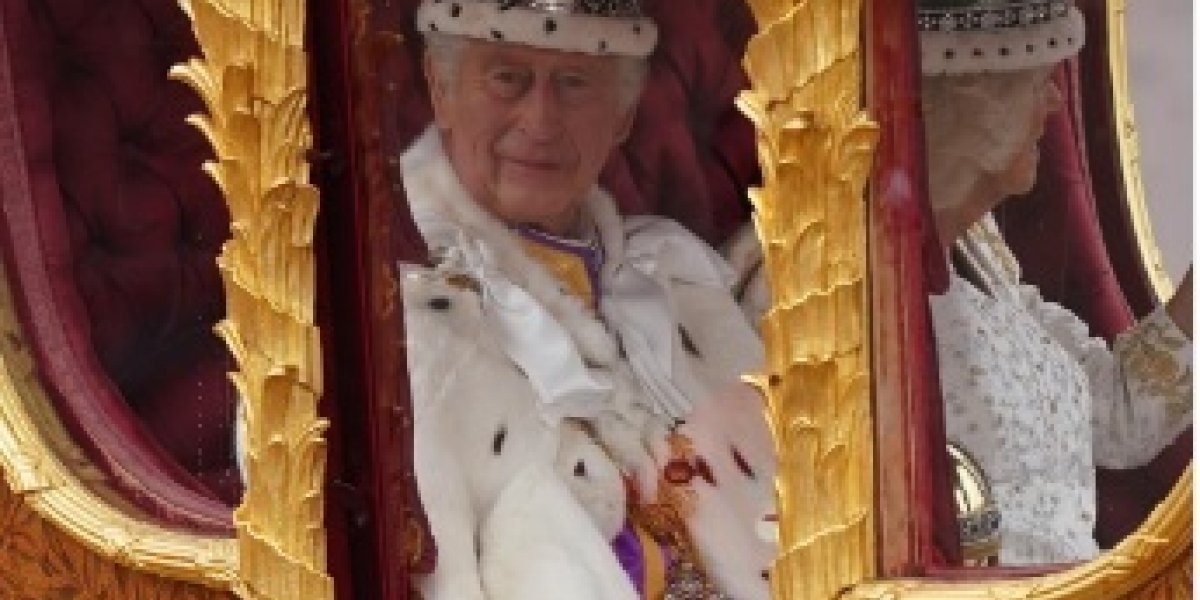 Rei Charles 3º é coroado em cerimônia esvaziada em Londres