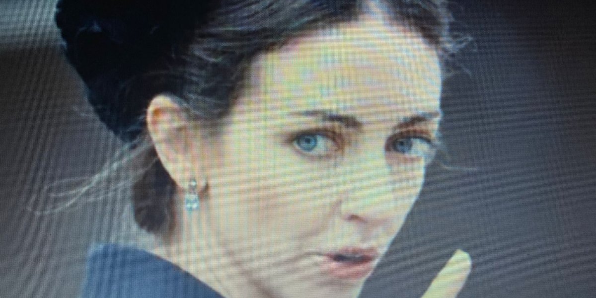 Suposta amante de príncipe William vai à coroação de Charles 3º