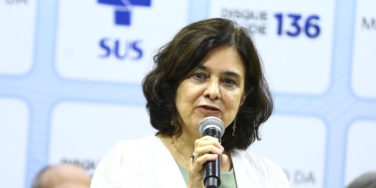 Covid-19 não acabou e vacinação segue fundamental, alerta Nísia Trindade