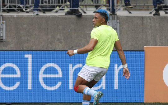 Jacaré recebe terceiro cartão amarelo e está fora do jogo contra o Santos