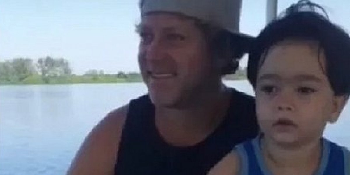 Sérgio Hondjakoff passeia com filho no RJ após meses em reabilitação