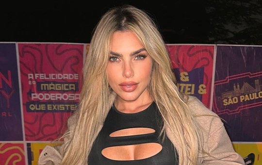 "Estou parecendo menininha", diz Erika Schneider após tirar lentes de contato