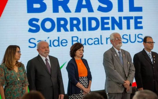 Lula sanciona lei que incorpora programa de saúde bucal ao SUS 