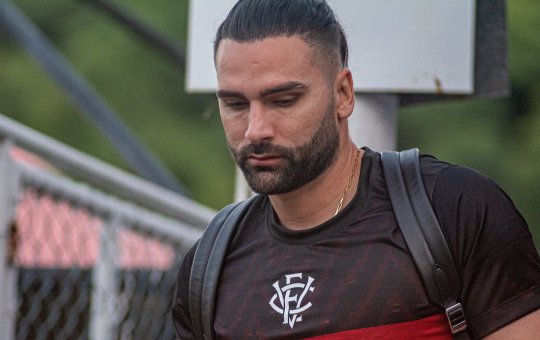 Lesionado, Léo Gamalho segue fora para jogo do Vitória contra o Ceará