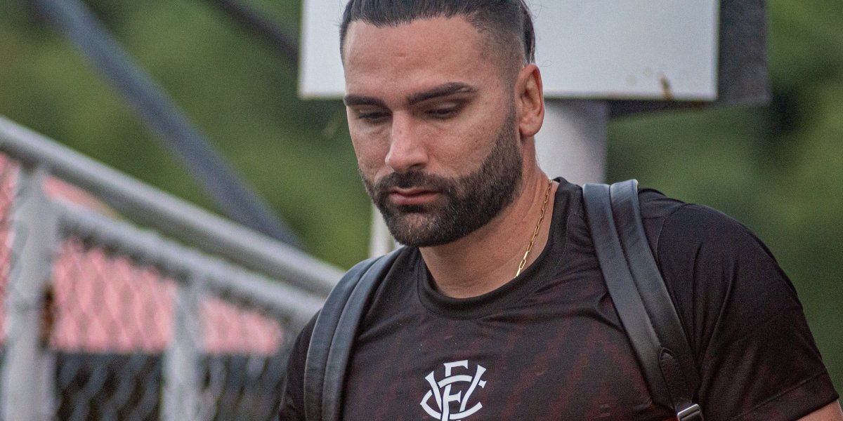 Lesionado, Léo Gamalho segue fora para jogo do Vitória contra o Ceará
