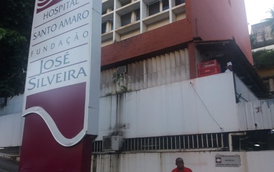 Prestadores da Fundação José Silveira realizam manifestação por salários em dia