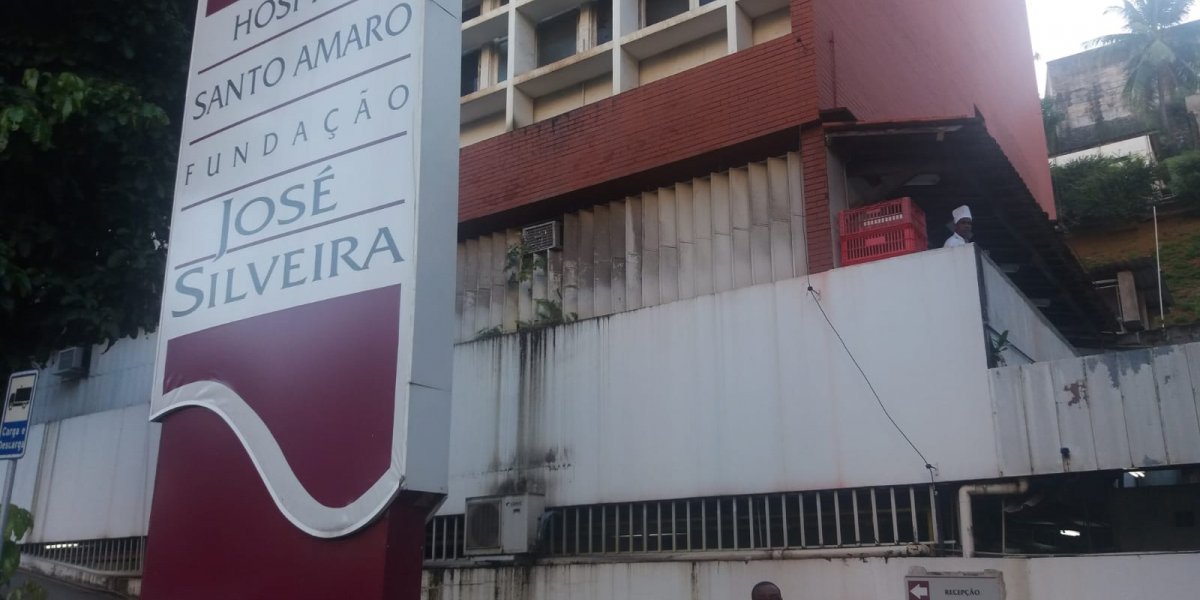 Prestadores da Fundação José Silveira realizam manifestação por salários em dia