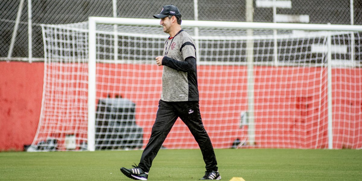 Vitória realiza treino tático no Barradão com foco no Ceará