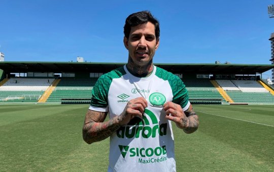 Ex-Vitória, Victor Ramos teria aceitado R$100 mil para cometer pênalti