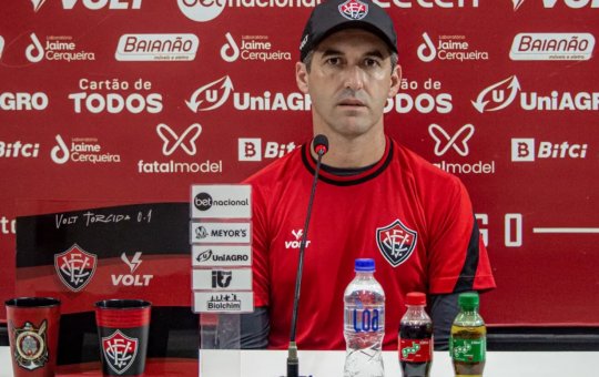 Léo Condé celebra bom momento do Vitória, mas revela surpresa:"Não esperava"