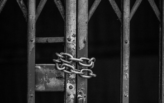 Homem recebe pena de 1.080 anos de prisão por estupro