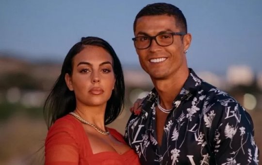 Mãe de CR7 nega fim de casamento do jogador: "Casais discutem"