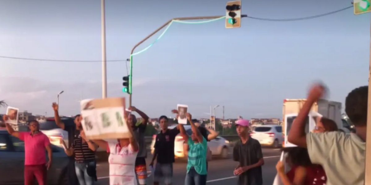 Manifestação na Paralela causou congestionamento de 14 quilômetros