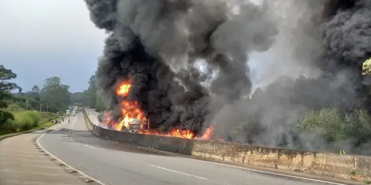 Barbacena (MG) decreta emergência após caminhão-tanque de água explodir