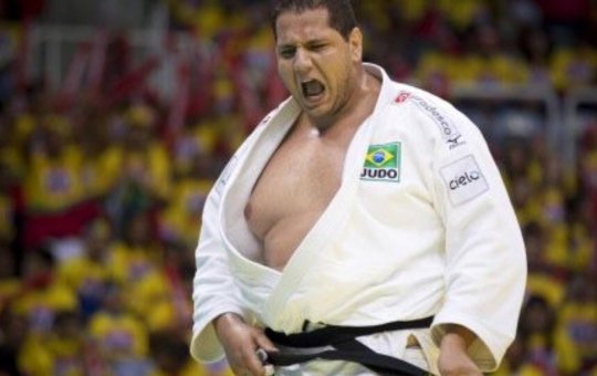 Brasil garante bronzes com Rafael Silva e Bia Souza no Mundial de judô