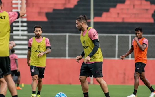 Vitória encara Atlético-Go com chance de abrir vantagem na liderança da Série B