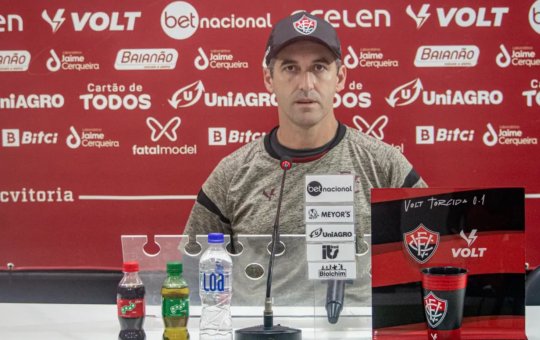 Léo Condé lamenta primeira derrota do Vitória na Série B: "Serve de alerta"