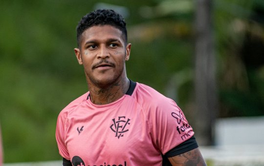 Rodrigo Andrade recebe terceiro amarelo e desfalca o Vitória contra o Mirassol