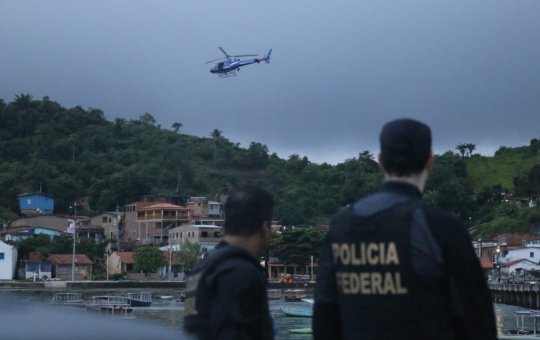 Aeronaves, embarcações e equipes táticas realizam varreduras em Ilha de Maré