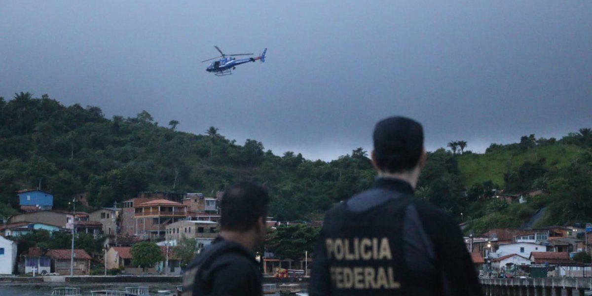 Aeronaves, embarcações e equipes táticas realizam varreduras em Ilha de Maré