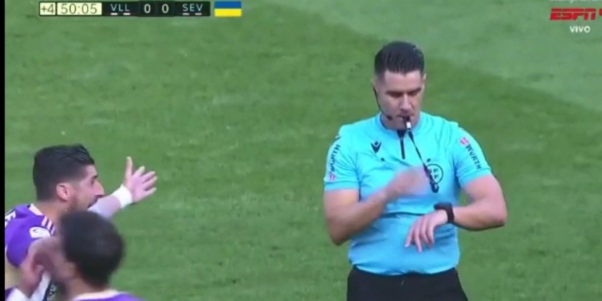 Árbitro encerra jogo em momento de chute que resulta em gol na Espanha