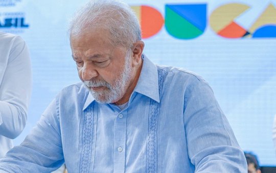 Com dificuldades para governar, Lula está triste e ansioso, diz colunista